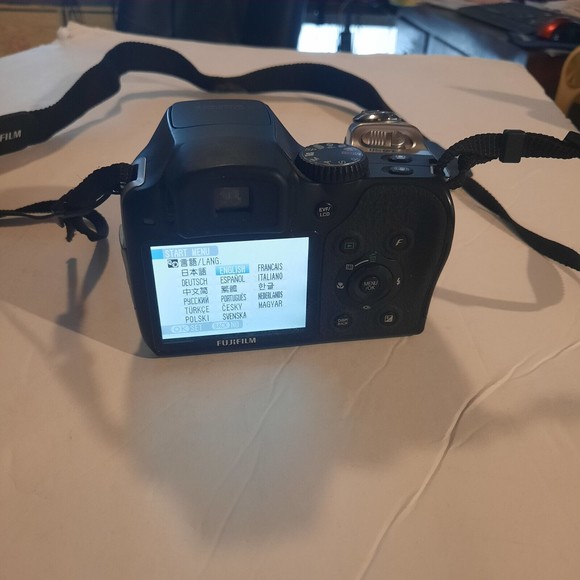 Fuji FinePix S8100fd Compact Digital Bridge Camera 10MP 27-86mm 18x Zoom Lens - Picture 3 of 14